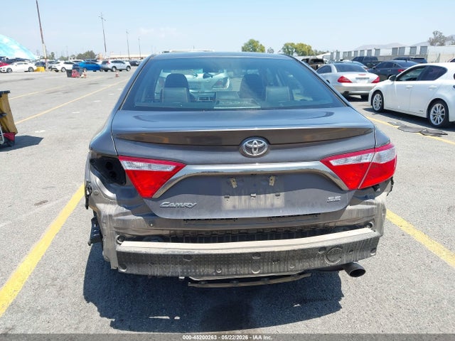 45200263 :رقم المزاد ، 4T1BF1FK9HU747652 vin ، 2017 Toyota Camry Se مزاد بيع
