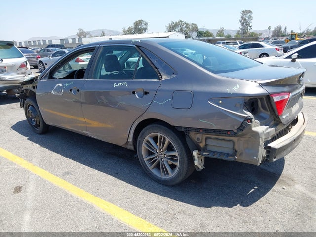 45200263 :رقم المزاد ، 4T1BF1FK9HU747652 vin ، 2017 Toyota Camry Se مزاد بيع