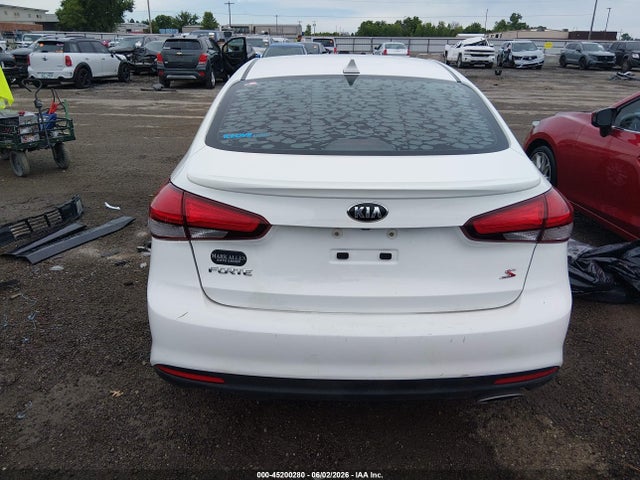 2017 Kia Forte S მანქანა იყიდება აუქციონზე, vin: 3KPFL4A75HE057558, აუქციონის ნომერი: 45200280