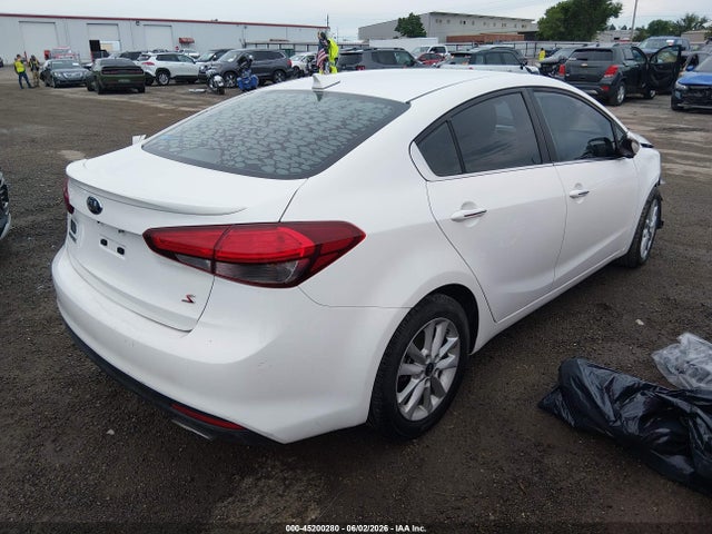 2017 Kia Forte S მანქანა იყიდება აუქციონზე, vin: 3KPFL4A75HE057558, აუქციონის ნომერი: 45200280