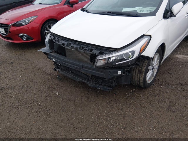 2017 Kia Forte S მანქანა იყიდება აუქციონზე, vin: 3KPFL4A75HE057558, აუქციონის ნომერი: 45200280