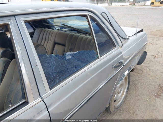 1983 Mercedes-benz 300 Dt მანქანა იყიდება აუქციონზე, vin: WDBAB33A4DB030180, აუქციონის ნომერი: 45200683