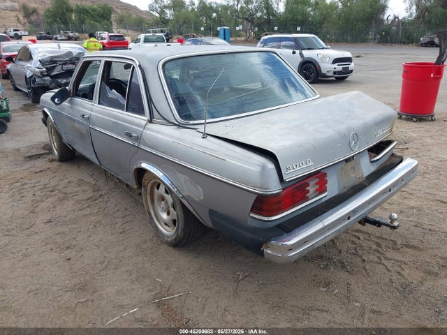 1983 Mercedes-benz 300 Dt მანქანა იყიდება აუქციონზე, vin: WDBAB33A4DB030180, აუქციონის ნომერი: 45200683