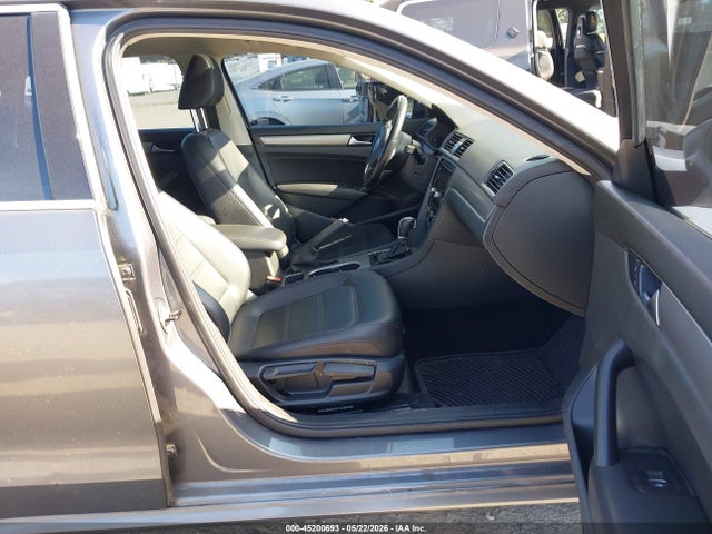 2014 Volkswagen Passat 1.8t Se მანქანა იყიდება აუქციონზე, vin: 1VWBT7A35EC117366, აუქციონის ნომერი: 45200693