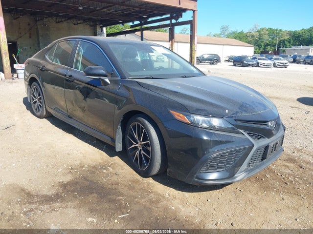 45200705 :رقم المزاد ، 4T1G11AK6NU618081 vin ، 2022 Toyota Camry Se مزاد بيع