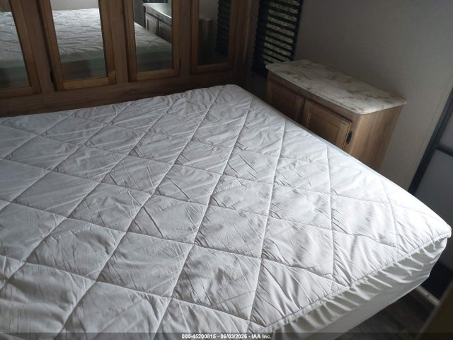 5ZT2FETBXJW004118 Coachmen Fet276rks-32