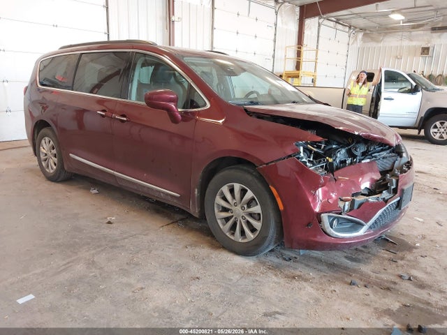 45200821 :رقم المزاد ، 2C4RC1BGXHR576467 vin ، 2017 Chrysler Pacifica Touring-l مزاد بيع