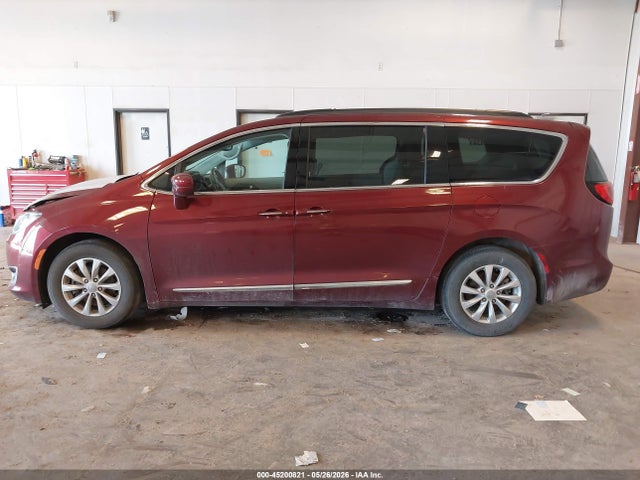Продаж на аукціоні авто 2017 Chrysler Pacifica Touring-l, vin: 2C4RC1BGXHR576467, номер лоту: 45200821