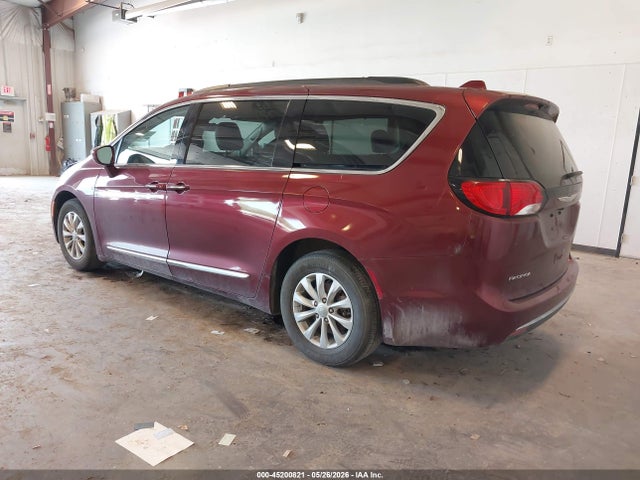 Продаж на аукціоні авто 2017 Chrysler Pacifica Touring-l, vin: 2C4RC1BGXHR576467, номер лоту: 45200821