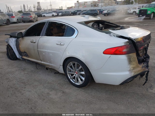 Jaguar Xf 2.0t Premium 2015 SAJWA0FS6FPU58823 Image 3