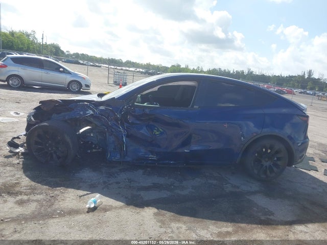 2021 Tesla Model Y Standard Range Rear-wheel Drive მანქანა იყიდება აუქციონზე, vin: 5YJYGDED8MF118242, აუქციონის ნომერი: 45201132