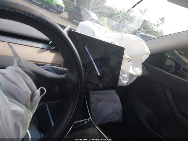 2021 Tesla Model Y Standard Range Rear-wheel Drive მანქანა იყიდება აუქციონზე, vin: 5YJYGDED8MF118242, აუქციონის ნომერი: 45201132