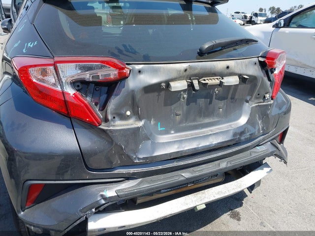 JTNKHMBX3L1067687 Toyota C-HR LE