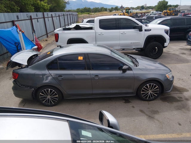 3VWD17AJ5GM411557 Volkswagen Jetta 1.8t Sport