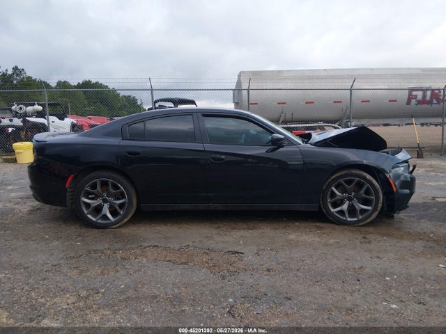 45201392 :رقم المزاد ، 2C3CDXHG7FH784827 vin ، 2015 Dodge Charger Sxt مزاد بيع