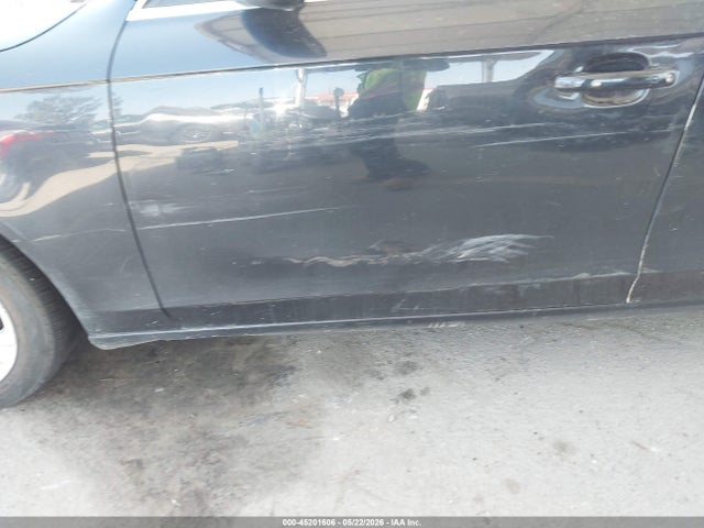 2013 Audi A4 2.0t Premium მანქანა იყიდება აუქციონზე, vin: WAUAFAFL4DN044437, აუქციონის ნომერი: 45201606