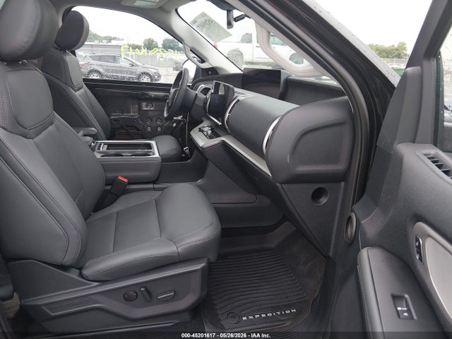 1FMJU1J89TEA02397 Ford Expedition Active