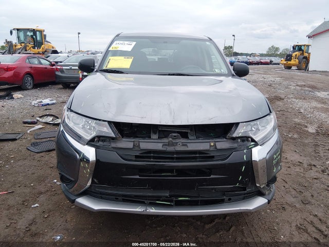 Продаж на аукціоні авто 2018 Mitsubishi Outlander Es, vin: JA4AD2A34JZ038741, номер лоту: 45201700