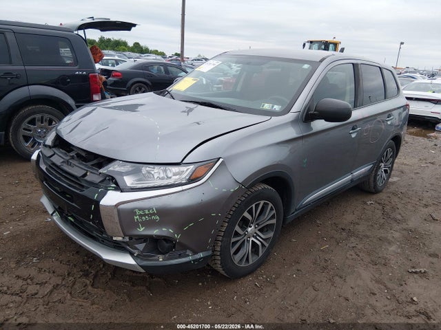 Продаж на аукціоні авто 2018 Mitsubishi Outlander Es, vin: JA4AD2A34JZ038741, номер лоту: 45201700
