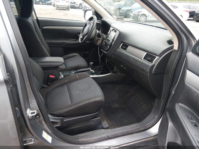 Продаж на аукціоні авто 2018 Mitsubishi Outlander Es, vin: JA4AD2A34JZ038741, номер лоту: 45201700