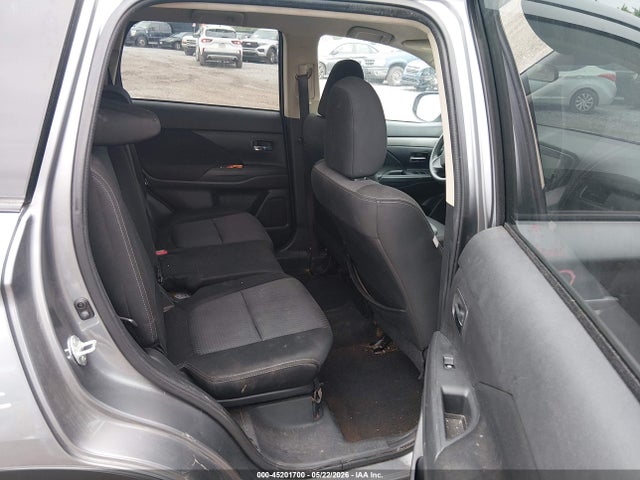 Продаж на аукціоні авто 2018 Mitsubishi Outlander Es, vin: JA4AD2A34JZ038741, номер лоту: 45201700