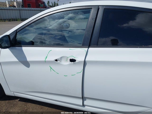45201703 :رقم المزاد ، KMHCT4AE6FU867230 vin ، 2015 Hyundai Accent Gls مزاد بيع