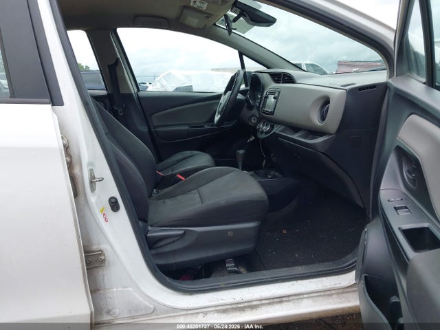2017 Toyota Yaris L მანქანა იყიდება აუქციონზე, vin: VNKKTUD39HA073330, აუქციონის ნომერი: 45201737