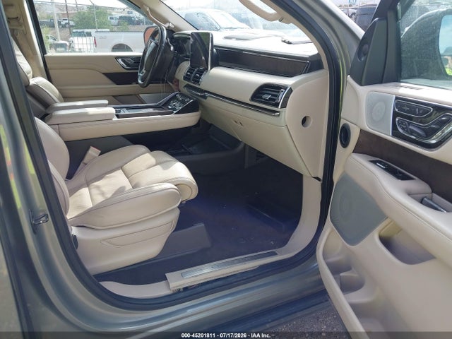 5LMJJ2LTXKEL04969 Lincoln Navigator Reserve