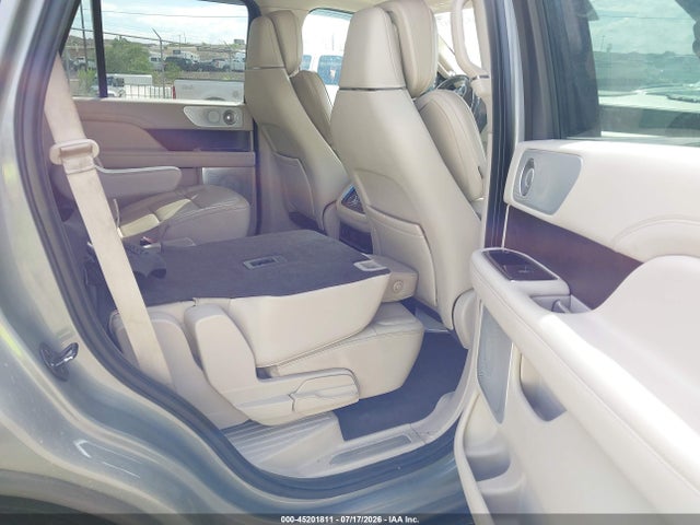 5LMJJ2LTXKEL04969 Lincoln Navigator Reserve