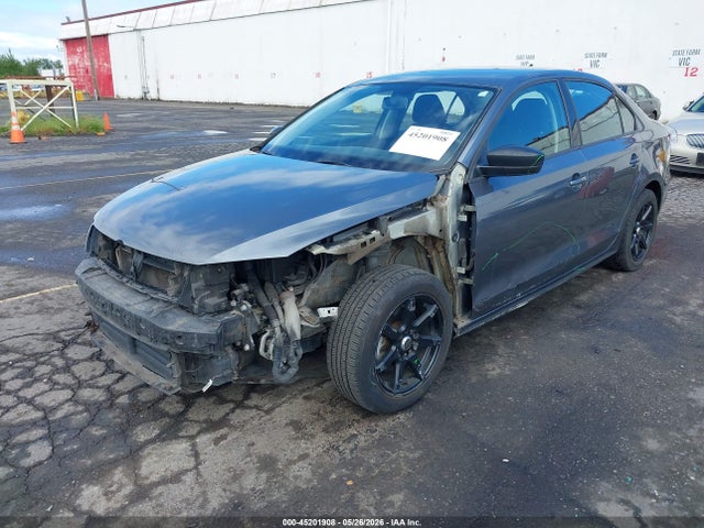 45201908 :رقم المزاد ، 3VWD17AJXFM355808 vin ، 2015 Volkswagen Jetta 1.8t Se مزاد بيع