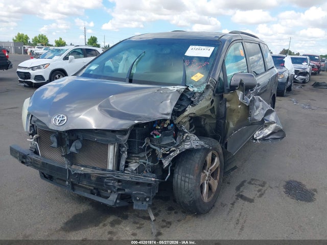 Toyota Sienna Le 8 Passenger 2015 5TDKK3DC9FS577625 Image 2