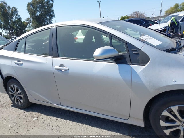 Toyota Prius Le 2022 JTDKAMFUXN3186384 Image 13
