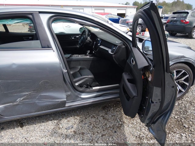 7JRA22TK3LG037824 Volvo S60 T6 Momentum
