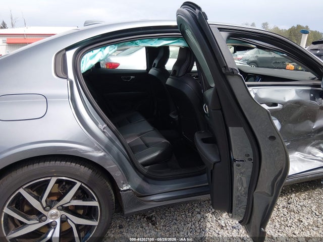 7JRA22TK3LG037824 Volvo S60 T6 Momentum