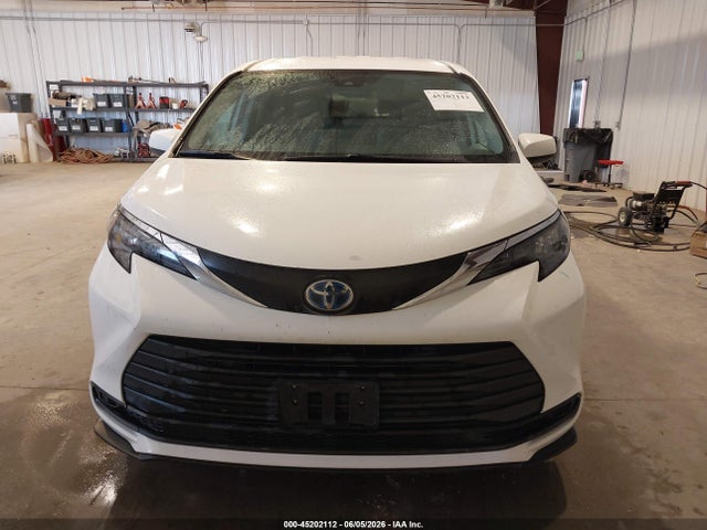 Toyota SIENNA LE 2024 5TDKRKEC7RS196977 Image 12