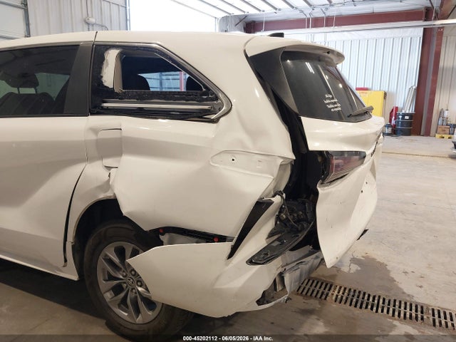 5TDKRKEC7RS196977 Toyota SIENNA LE
