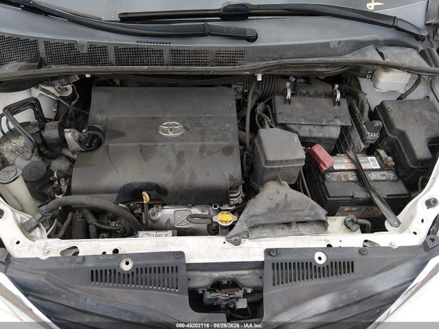 5TDKK3DC0GS719152 Toyota Sienna Le 8 Passenger