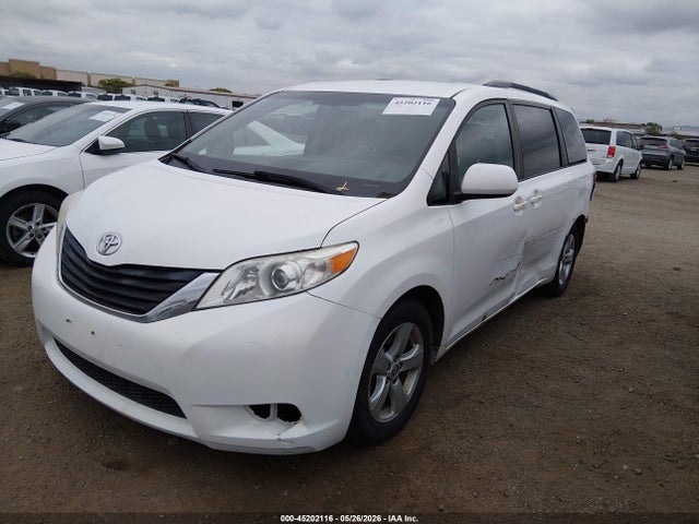 5TDKK3DC0GS719152 Toyota Sienna Le 8 Passenger