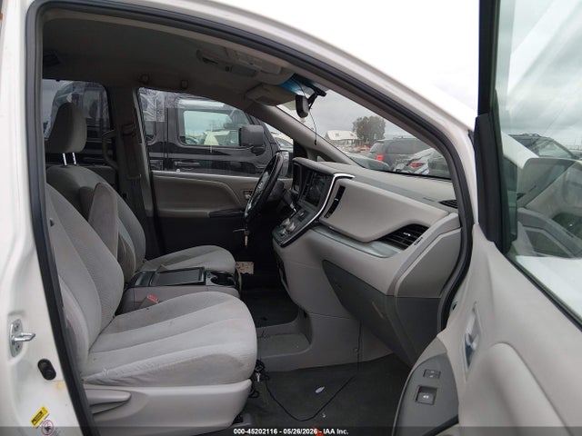 5TDKK3DC0GS719152 Toyota Sienna Le 8 Passenger