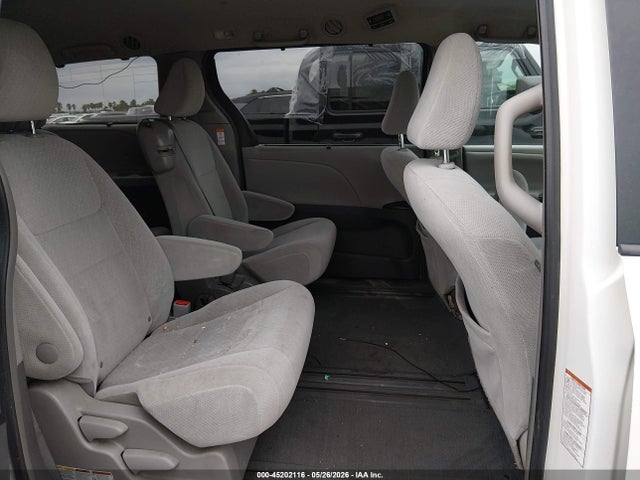 5TDKK3DC0GS719152 Toyota Sienna Le 8 Passenger