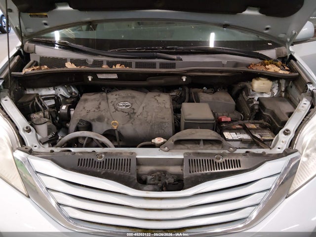45202122 :رقم المزاد ، 5TDKZ3DC1HS774884 vin ، 2017 Toyota Sienna Le 8 Passenger مزاد بيع