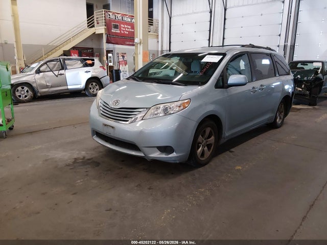 45202122 :رقم المزاد ، 5TDKZ3DC1HS774884 vin ، 2017 Toyota Sienna Le 8 Passenger مزاد بيع
