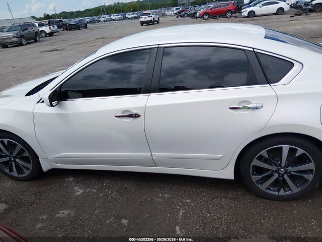 Auction sale of the 2017 Nissan Altima 2.5 Sr, vin: 1N4AL3AP3HC284877, lot number: 45202256