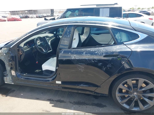 45202262 :رقم المزاد ، 5YJSA1E25JF248382 vin ، 2018 Tesla Model S 100d/75d/p100d مزاد بيع