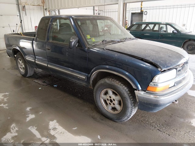 45202409 :رقم المزاد ، 1GCDT19W518102953 vin ، 2001 Chevrolet S-10 Ls مزاد بيع