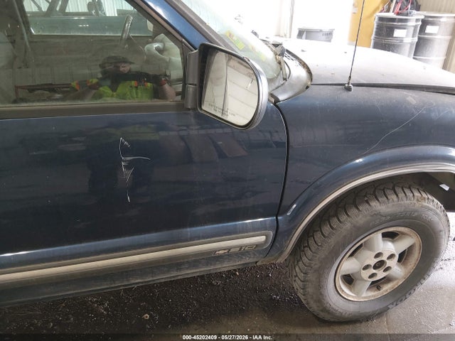 45202409 :رقم المزاد ، 1GCDT19W518102953 vin ، 2001 Chevrolet S-10 Ls مزاد بيع
