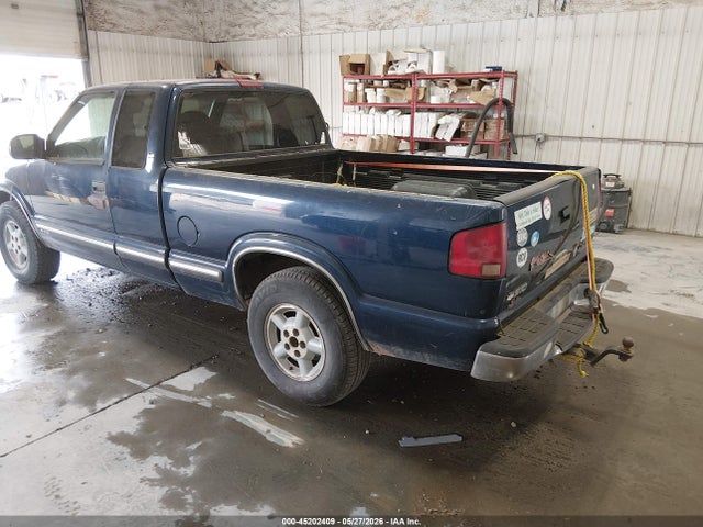 45202409 :رقم المزاد ، 1GCDT19W518102953 vin ، 2001 Chevrolet S-10 Ls مزاد بيع