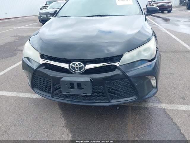 45202542 :رقم المزاد ، 4T1BF1FK6GU261704 vin ، 2016 Toyota Camry Se مزاد بيع