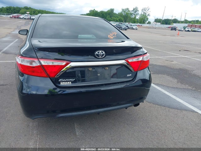 45202542 :رقم المزاد ، 4T1BF1FK6GU261704 vin ، 2016 Toyota Camry Se مزاد بيع