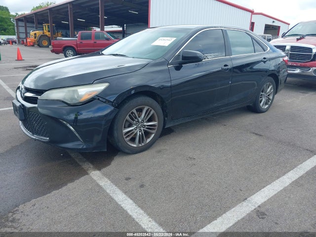 45202542 :رقم المزاد ، 4T1BF1FK6GU261704 vin ، 2016 Toyota Camry Se مزاد بيع